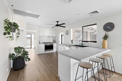 Property photo of 10 Enmore Court Chelsea Heights VIC 3196