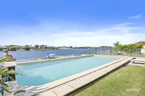 Property photo of 44 Lakeshore Drive Helensvale QLD 4212