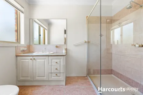 Property photo of 27 Renee Avenue Endeavour Hills VIC 3802