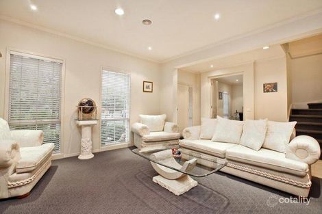 Property photo of 2 Gowdie Place Caroline Springs VIC 3023