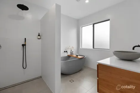 Property photo of 4 Lindfield Circuit Noosaville QLD 4566