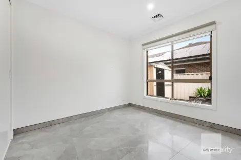 Property photo of 2 Greystone Place Craigieburn VIC 3064