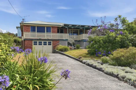 2 Barnett Cres, Bridport, TAS 7262