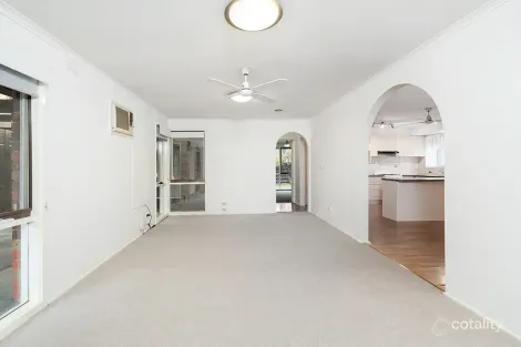 Property photo of 40 Lyrebird Drive Carrum Downs VIC 3201