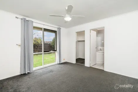 Property photo of 40 Lyrebird Drive Carrum Downs VIC 3201