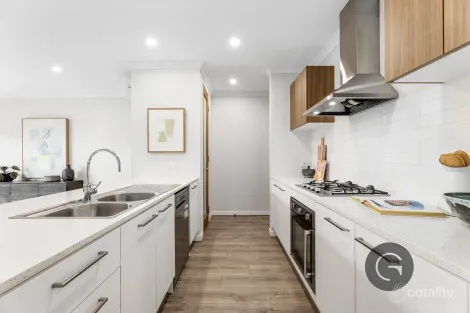 Property photo of 14 Furphy Walk Kalkallo VIC 3064