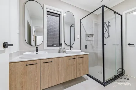 Property photo of 6 Heart Loop Clyde North VIC 3978