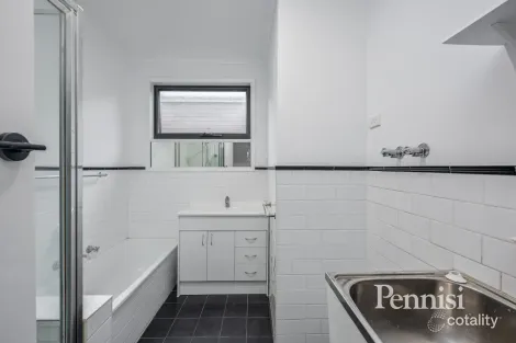 Property photo of 1/68 Ardmillan Road Moonee Ponds VIC 3039