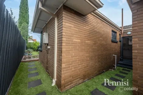 Property photo of 1/68 Ardmillan Road Moonee Ponds VIC 3039