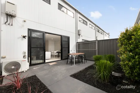 Property photo of 14 Furphy Walk Kalkallo VIC 3064