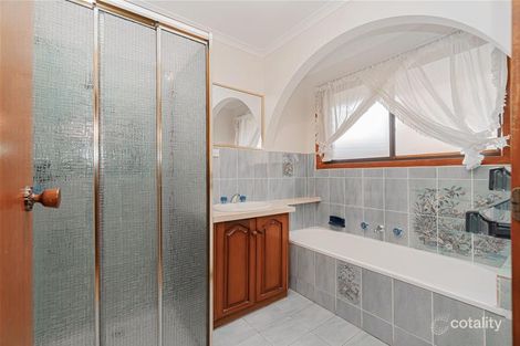 Property photo of 18 Thornhill Drive Keilor Downs VIC 3038