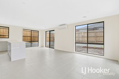 Property photo of 11 Tottenham Way Officer VIC 3809