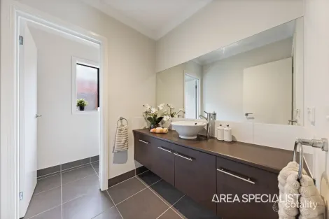 Property photo of 14 Cassowary Avenue Pakenham VIC 3810