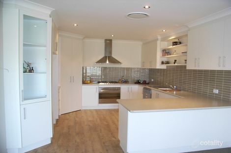 Property photo of 11 The Heights Hillvue NSW 2340