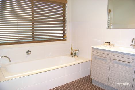 Property photo of 11 The Heights Hillvue NSW 2340