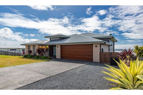 Property photo of 43 Scarborough Circuit Red Head NSW 2430
