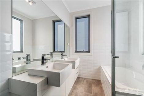 Property photo of 1/23B Gairloch Drive Frankston VIC 3199