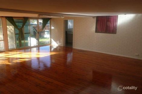 Property photo of 18 Donalbain Circuit Rosemeadow NSW 2560
