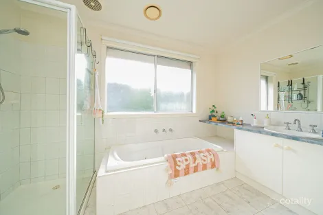 Property photo of 13 Cord Close Berwick VIC 3806
