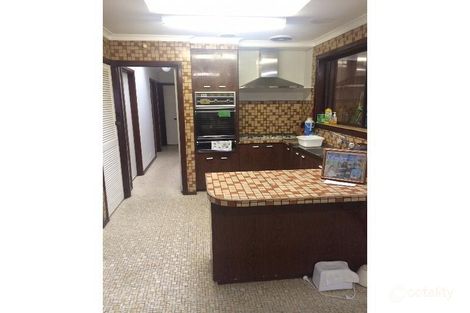 Property photo of 77 Mulhall Drive St Albans VIC 3021