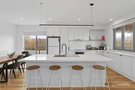 5 Casino St, Peterborough, VIC 3270