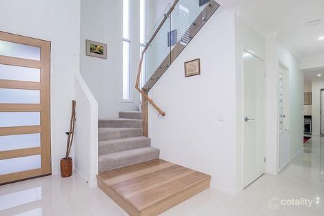 Property photo of 14 Spinnaker Way Hope Island QLD 4212