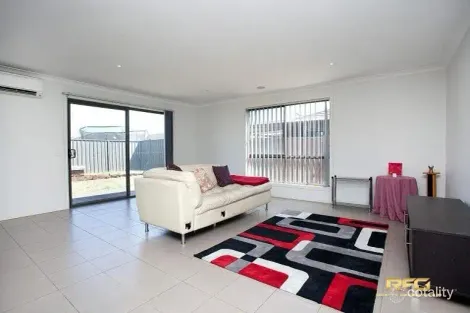 Property photo of 38 Howard Place Deer Park VIC 3023