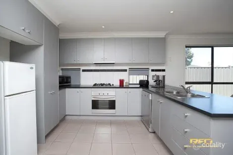 Property photo of 38 Howard Place Deer Park VIC 3023