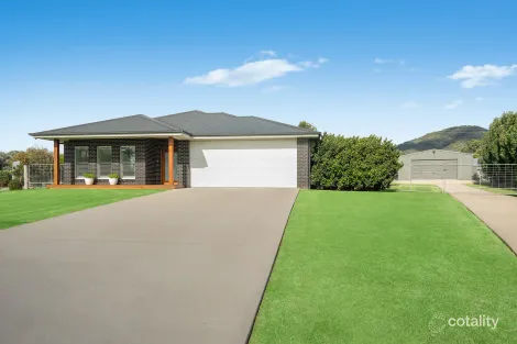 Property photo of 3 Diana Drive Spring Flat NSW 2850