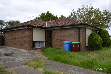 Property photo of 2 Elandra Way Cranbourne West VIC 3977