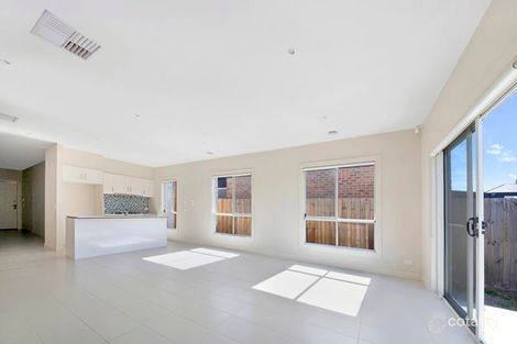 Property photo of 21 Monarma Walk Kealba VIC 3021