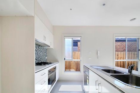 Property photo of 21 Monarma Walk Kealba VIC 3021