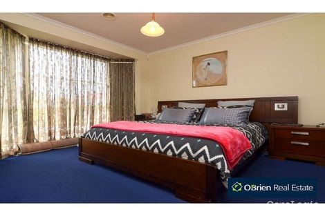 Property photo of 18 New England Way Narre Warren VIC 3805