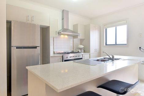 Property photo of 30 Red Gum Circuit Pakenham VIC 3810