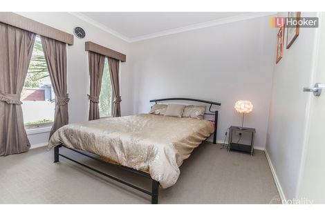 Property photo of 5 Cheltenham Close Craigieburn VIC 3064