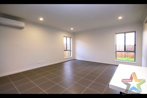 Property photo of 53 Napier Circuit Silkstone QLD 4304