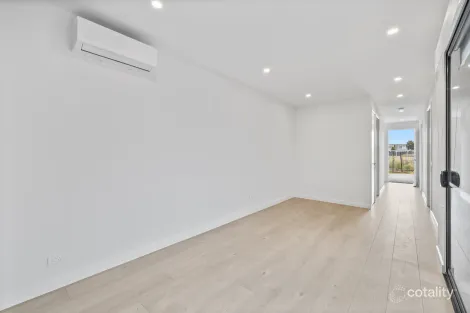 Property photo of 4 Mirimbah Walk Wollert VIC 3750