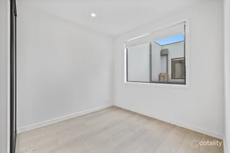 Property photo of 4 Mirimbah Walk Wollert VIC 3750