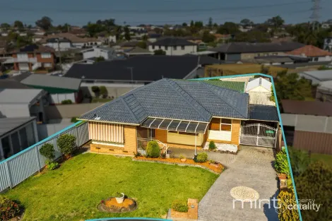 11 Diane Cl, Greenacre, NSW 2190