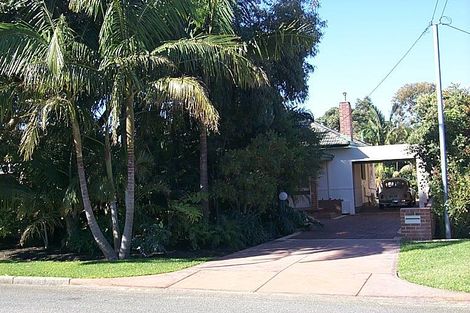 16 Kemmish Cres, Melville, WA 6156