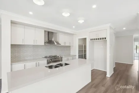 Property photo of 26 Raindrop Circuit Fraser Rise VIC 3336