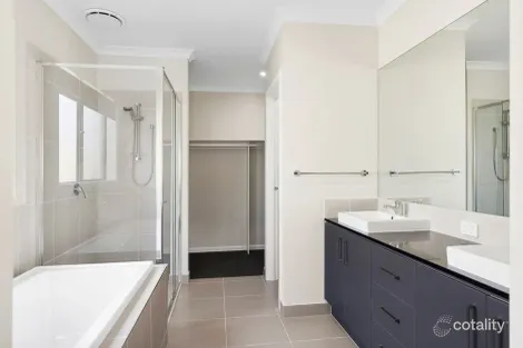 Property photo of 26 Raindrop Circuit Fraser Rise VIC 3336