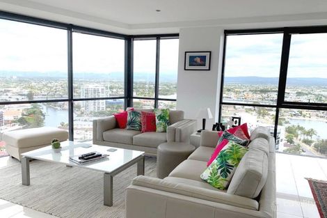 1/4 Wahroonga Pl, Surfers Paradise, QLD 4217