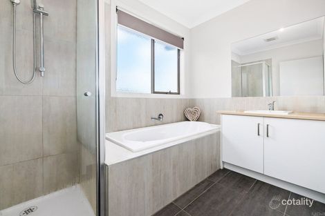 Property photo of 2 League Street Werribee VIC 3030