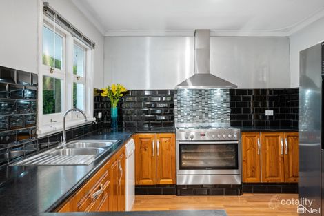 Property photo of 11 Gemsarna Crescent Kelmscott WA 6111