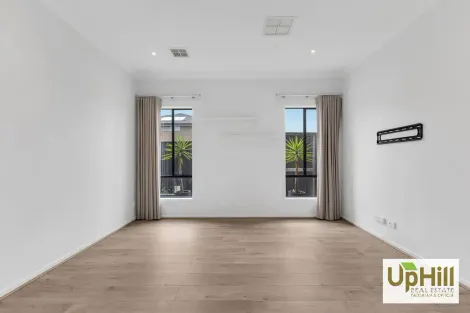 Property photo of 3 Seeley Walk Berwick VIC 3806