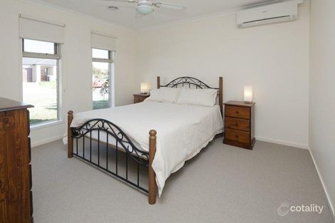 Property photo of 3 Challenger Circuit Cranbourne East VIC 3977