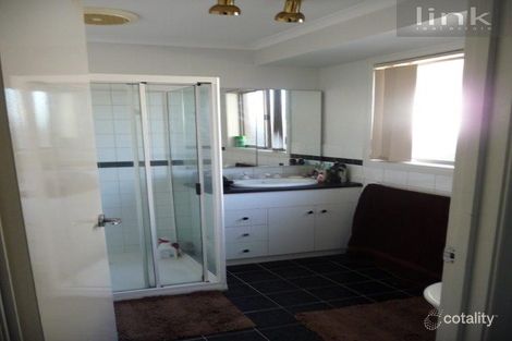 Property photo of 18 Peacock Avenue West Wodonga VIC 3690