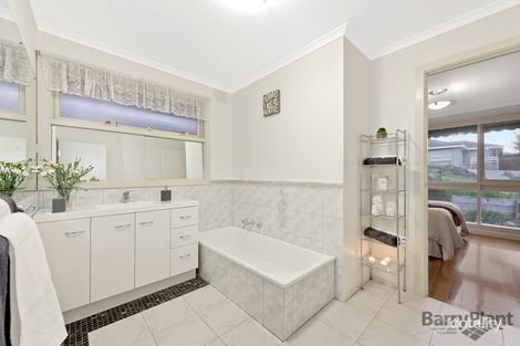 Property photo of 2 Derwent Place Watsonia North VIC 3087