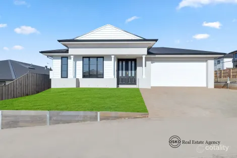 Property photo of 33 Hollyhoke Drive Maddingley VIC 3340